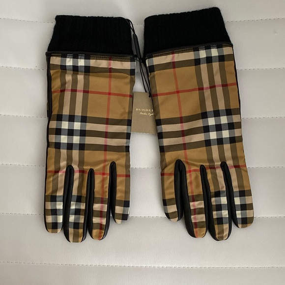 Burberry nylon rib glove with tags - Picture 1 of 2